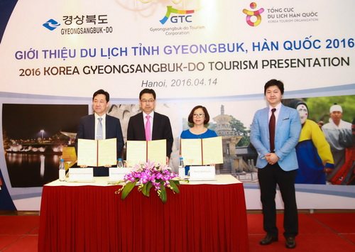 Lễ ký kết biên bản ghi nhớ hợp tác giữa KTO tại Việt Nam, Cục Du lịch Gyeongbuk và 3 đơn vị doanh nghiệp du lịch Việt Nam. Ảnh: KTO